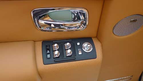 Siêu xe Rolls-Royce Phantom có màu lạ tại Hà Nội - 5