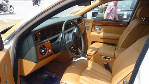 Siêu xe Rolls-Royce Phantom có màu lạ tại Hà Nội - 6