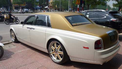Siêu xe Rolls-Royce Phantom có màu lạ tại Hà Nội - 19