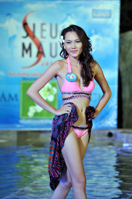 Thí sinh Siêu mẫu trình diễn đồ bơi - 20