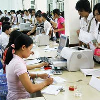 Trường tư và những khoản tiền "lạ đời"