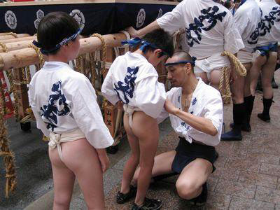 Lễ hội 'khoe mông' tại Nhật - 3