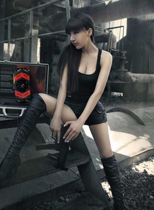 Chân dài sexy, vũ khí và xe - 4