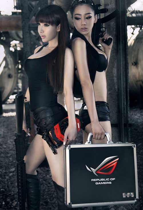 Chân dài sexy, vũ khí và xe - 5