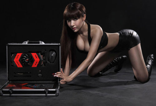 Chân dài sexy, vũ khí và xe - 8