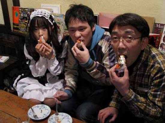 Ghê rợn với những món ăn 'sâu bọ', Phi thường - kỳ quặc, chuyen la, chuyen la the gioi, banh gato, con trung, blog, Shoichi Uchiyama, nha van Nhat Ban