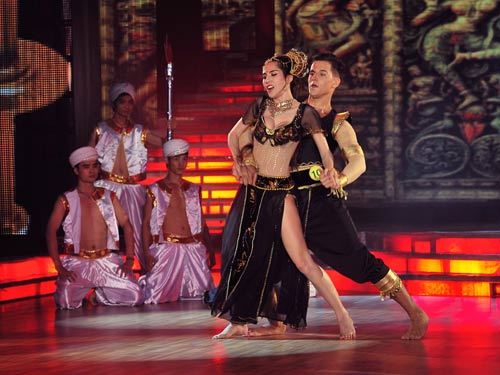 Thủy Tiên trổ tài chinh phục trăn, Ca nhạc - MTV, Thuy Tien, Thuy Tien tro tai chinh phuc tran, Buoc nhay hoan vu 2011