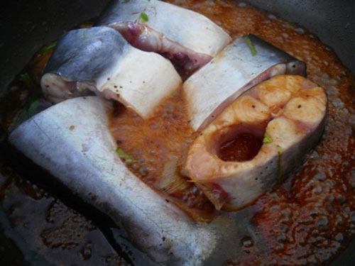 Cá bông lau kho tiêu thơm ngon khó cưỡng - 2