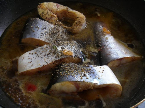 Cá bông lau kho tiêu thơm ngon khó cưỡng - 3