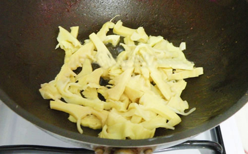 Lạ miệng với ếch xào măng - 8