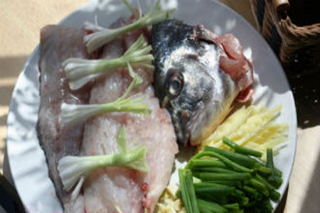 Đậm đà, thơm ngon cá hấp hành gừng - 3