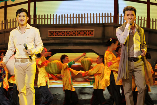 Mr. Đàm, Triệu Vũ  “Vòng quanh thế giới”, Ca nhạc - MTV, Dam Vinh Hung, Mr Dam, Duong Trieu Vu, Ngo Thanh Van, 365, tin tuc