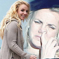 Britney Spears ăn ở… bẩn