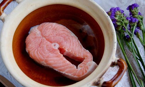 Cá hồi kho tiêu: Ăn với cơm thật tuyệt - 1