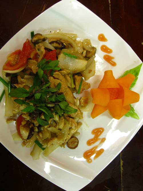 Gà xào hành nấm dễ làm ngon miệng - 1