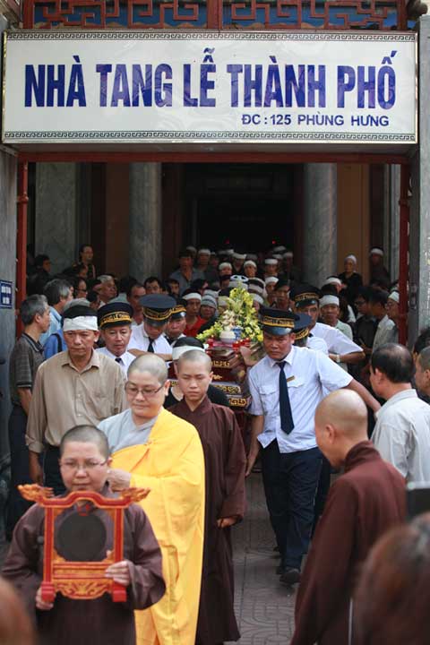 Đám tang đẫm lệ NS Hồng Sơn, Phim, Dien vien hong son qua doi, Nguyen nhan cai chet dien vien hong son, Hong son qua doi, Ma lang, Phim, Nghe si Viet, Dam tang Hong son, tin tuc