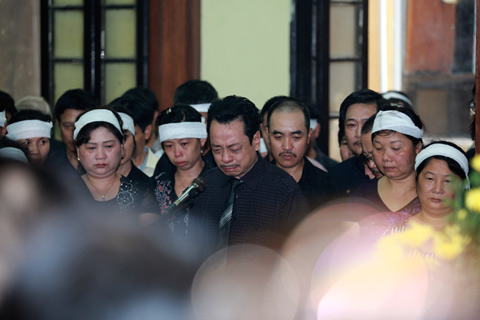 Đám tang đẫm lệ NS Hồng Sơn, Phim, Dien vien hong son qua doi, Nguyen nhan cai chet dien vien hong son, Hong son qua doi, Ma lang, Phim, Nghe si Viet, Dam tang Hong son, tin tuc