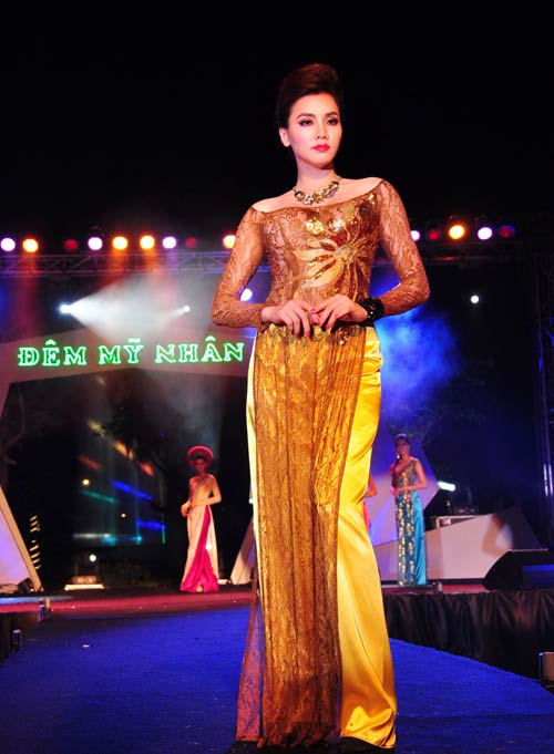 Minh Hằng mặc quần "xuyên thấu" phản cảm, Thời trang, minh hang , ngoc quyen, thuy hang, thuy hanh, trang nhung, thuy tien, minh hang, hoang thuy linh, thoi trang, tu thien