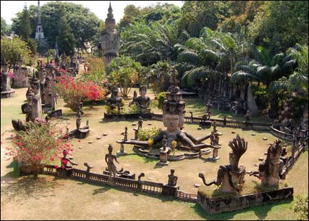 Sang Lào, tới thăm công viên tượng Phật - 1