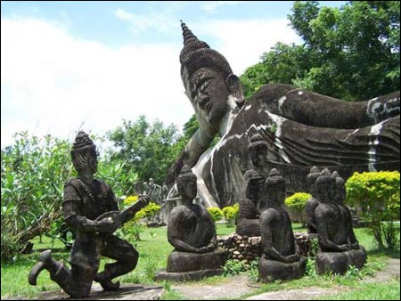 Sang Lào, tới thăm công viên tượng Phật - 2