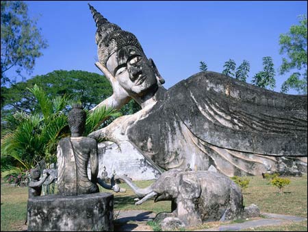 Sang Lào, tới thăm công viên tượng Phật - 3