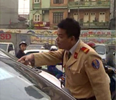 Cảnh sát giao thông chửi dân - 3