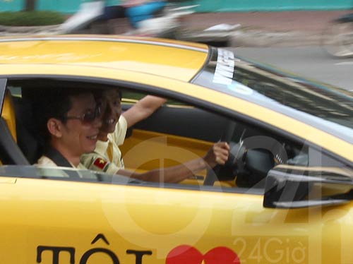Đoàn siêu xe triệu đô diễu phố Sài Thành - 3