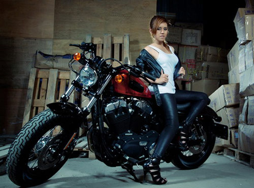 Zoan Gấu gợi cảm bên Harley Davidson XL1200X 48, Ô tô - Xe máy, Zoan Gau goi cam ben Harley Davidson XL1200X 48, Harley Davidson XL1200X 48, Zoan Gau, mo to, xe may, Harley Davidson, XL1200X 48