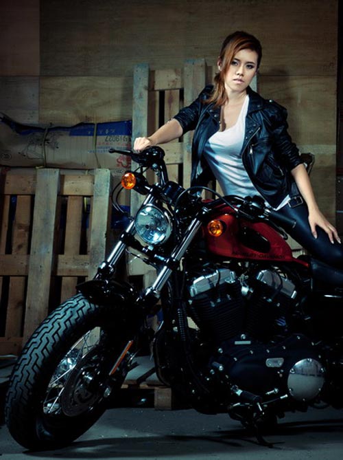 Zoan Gấu gợi cảm bên Harley Davidson XL1200X 48, Ô tô - Xe máy, Zoan Gau goi cam ben Harley Davidson XL1200X 48, Harley Davidson XL1200X 48, Zoan Gau, mo to, xe may, Harley Davidson, XL1200X 48