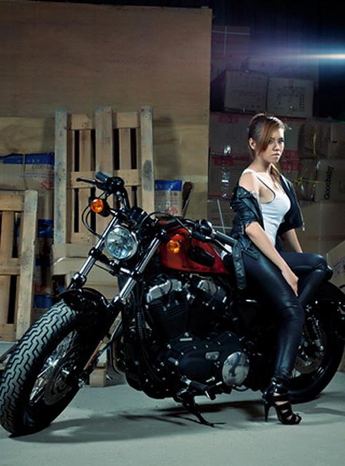 Zoan Gấu gợi cảm bên Harley Davidson XL1200X 48, Ô tô - Xe máy, Zoan Gau goi cam ben Harley Davidson XL1200X 48, Harley Davidson XL1200X 48, Zoan Gau, mo to, xe may, Harley Davidson, XL1200X 48