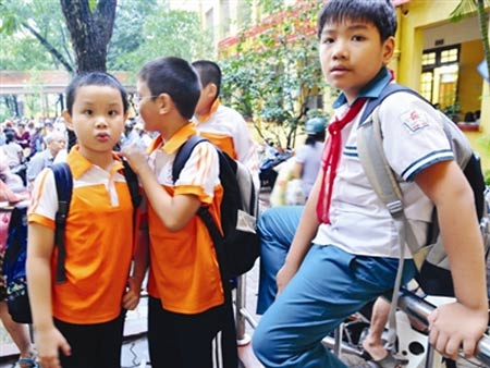 [Image: 1316136752-mua-dong-phuc-hoc-sinh-de-bo-di-2.jpg]