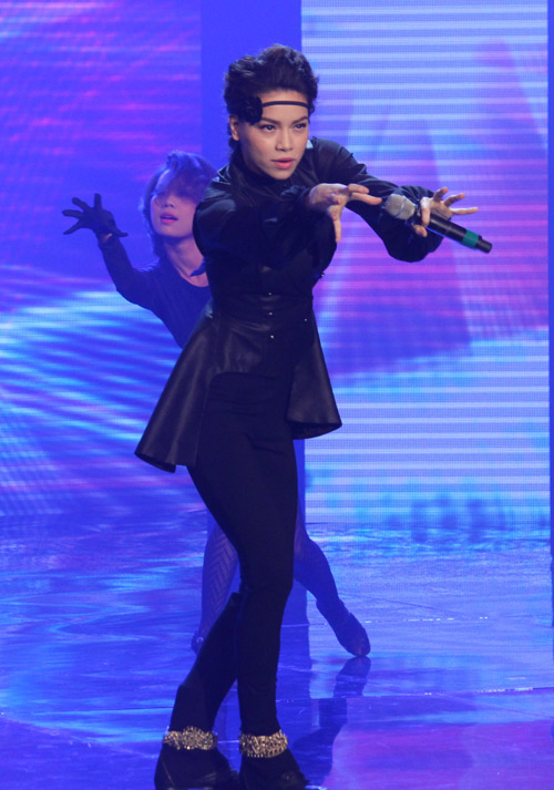Ngọc Anh hờ hững khoe ngực bên Ngọc Ngoan, Ca nhạc - MTV, Ngoc Anh, Ngoc Ngoan, Song Ngoc, sexy, vong 1, ho hung, goi cam, tai hop, ca si, tin tuc