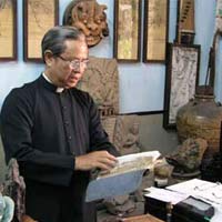 Bộ sưu tập đèn cổ phong phú nhất Việt Nam