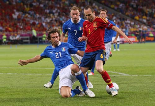 QBV Euro Iniesta: Cho anh và cho tất cả, Bóng đá, qbv euro iniesta, iniesta, pirlo, tay ban nha vo dich euro, chung ket euro, doi tuyen tay ban nha, tay ban nha vs italia, euro 2012, lich thi dau euro, lich euro 2012, lich dau euro, lich dau euro 2012, ket qua euro 2012, bang xep hang euro 2012, video euro 2012
