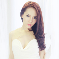 Phương Linh gợi cảm ngày trở lại