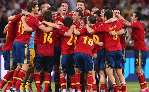 Hậu Euro: Ai lật đổ TBN?, Euro 2012, tay ban nha, euro 2012, duc, italia, dt tay ban nha, tay ban nha vo dich, tbn thong tri, argentina, brazil, pirlo, iniesta, bong da, bong da 24h, ket qua bong da, bao bong da