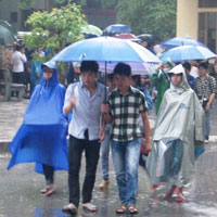 Ngày đầu thi ĐH: Hà Nội, TP.HCM có mưa rào