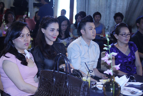 Trang Nhung rạng rỡ tại Hà Nội, Ca nhạc - MTV,