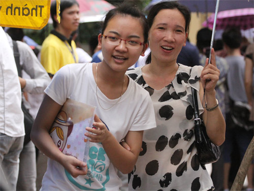 Có đi thi mới hiểu tấm lòng cha mẹ!, Bạn trẻ - Cuộc sống, tuyen sinh 2012, thi dai hoc 2012, thi khoi a, tinh mau tu, phu huynh doi con thi, dai hoc tu nhien, dai hoc nhan van, gioi tre, si tu, ban tre, bao