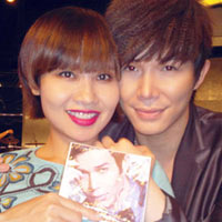 Mai Khôi rạng rỡ bên Nathan Lee