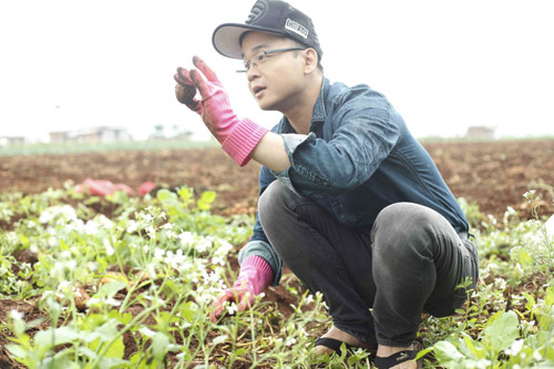Hà Okio hăng hái nhặt khoai tây, Ca nhạc - MTV, Ha Okio, rapper, toi chua tung, truyen hinh thuc te, nong dan, ca si, tin tuc