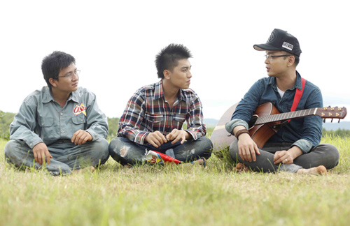 Hà Okio hăng hái nhặt khoai tây, Ca nhạc - MTV, Ha Okio, rapper, toi chua tung, truyen hinh thuc te, nong dan, ca si, tin tuc