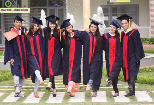 Khánh Chi rạng rỡ khoe bằng cử nhân, 8X + 9X, Bạn trẻ - Cuộc sống, khanh chi, hoa khoi khanh chi, hoa khoi dai hoc van hoa, ban tre, gioi tre, em gai cong vinh, le khanh chi, tot nghiep dai hoc, cu nhan dai hoc, bao