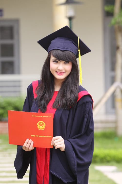 Khánh Chi rạng rỡ khoe bằng cử nhân, 8X + 9X, Bạn trẻ - Cuộc sống, khanh chi, hoa khoi khanh chi, hoa khoi dai hoc van hoa, ban tre, gioi tre, em gai cong vinh, le khanh chi, tot nghiep dai hoc, cu nhan dai hoc, bao