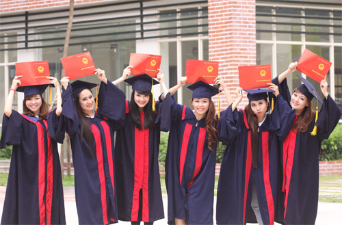 Khánh Chi rạng rỡ khoe bằng cử nhân, 8X + 9X, Bạn trẻ - Cuộc sống, khanh chi, hoa khoi khanh chi, hoa khoi dai hoc van hoa, ban tre, gioi tre, em gai cong vinh, le khanh chi, tot nghiep dai hoc, cu nhan dai hoc, bao