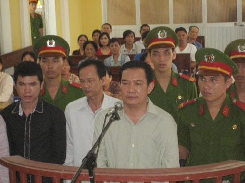 "Quan" đánh cờ bạc tỷ khai bị dụ cung, Tin tức trong ngày, quan danh co bac ty, quan tinh danh co, choi co tuong, quan chuc danh co tien ty, quan chuc soc trang, xet xe, bao, tin tuc, tin hot, tin hay