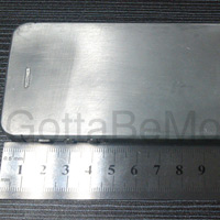 iPhone 5 xuất hiện trong vỏ lạ