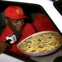 Video: Pele đi bán bánh Pizza