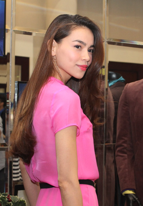 Hà Hồ đeo bông tai dài đến eo, Ca nhạc - MTV, Ho Ngoc Ha, Ha Ho, Huan luyen vien, HLV, The voice, giong hat viet, ca si, tin tuc