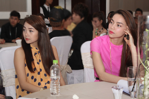 Hà Hồ đeo bông tai dài đến eo, Ca nhạc - MTV, Ho Ngoc Ha, Ha Ho, Huan luyen vien, HLV, The voice, giong hat viet, ca si, tin tuc